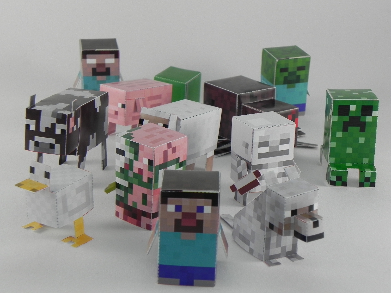 JazWares shows off latest range of Minecraft papercraft